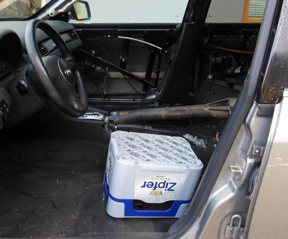 Diese Bierkiste diente dem 59-Jährigen als Fahrersitz.