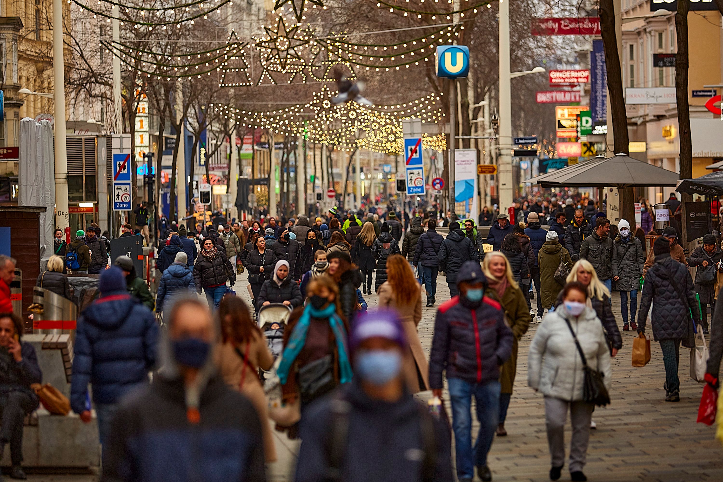 Menschen auf der Mariahilferstraße