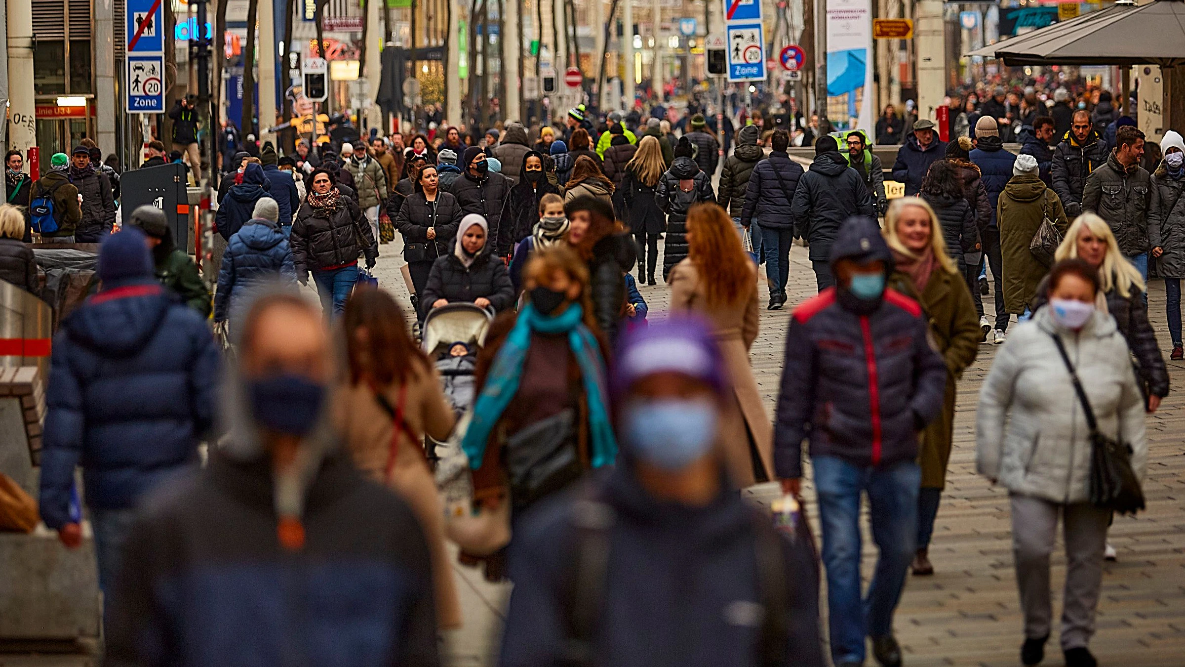 Menschen auf der Mariahilferstraße