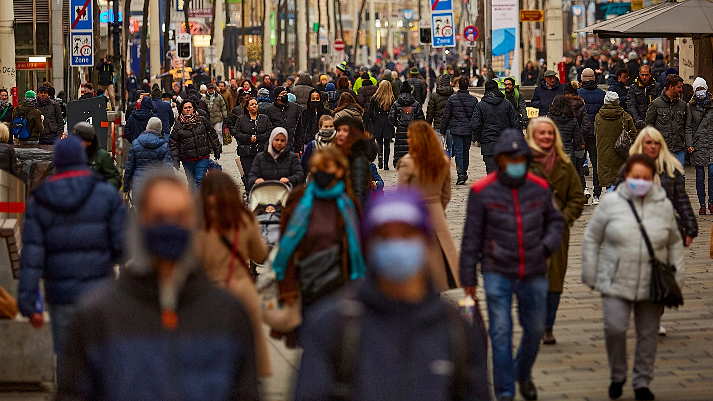 Menschen auf der Mariahilferstraße
