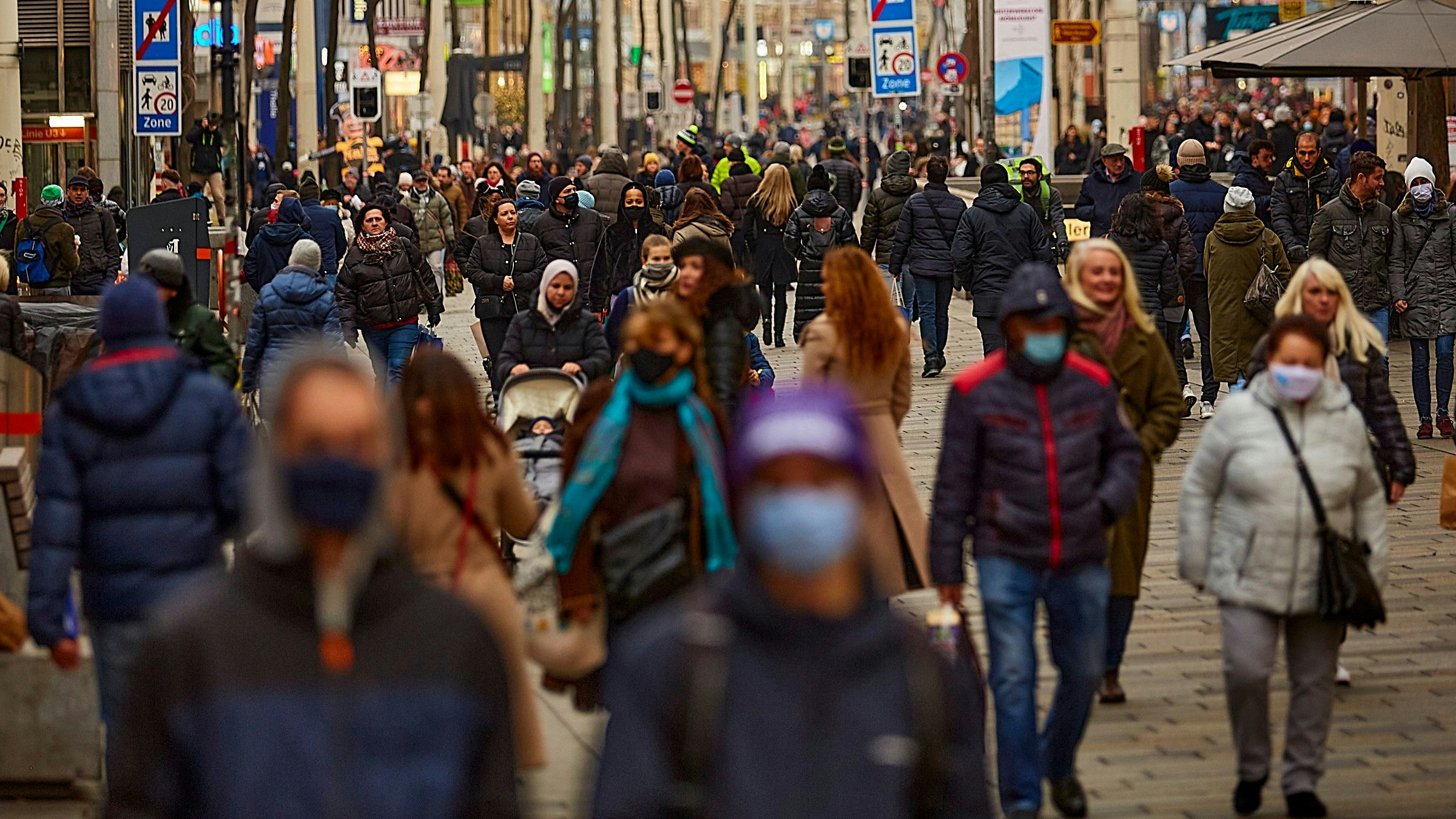 Menschen auf der Mariahilferstraße