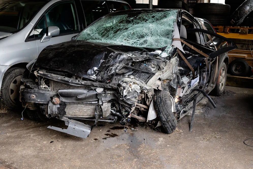 In Linz verstarb ein Autolenker nach einem schweren Verkehrsunfall.