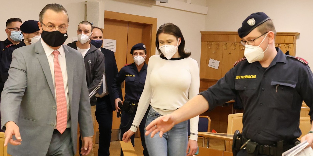 TVStar Teodora R. vor Gericht heute.at 100118405 Diashow