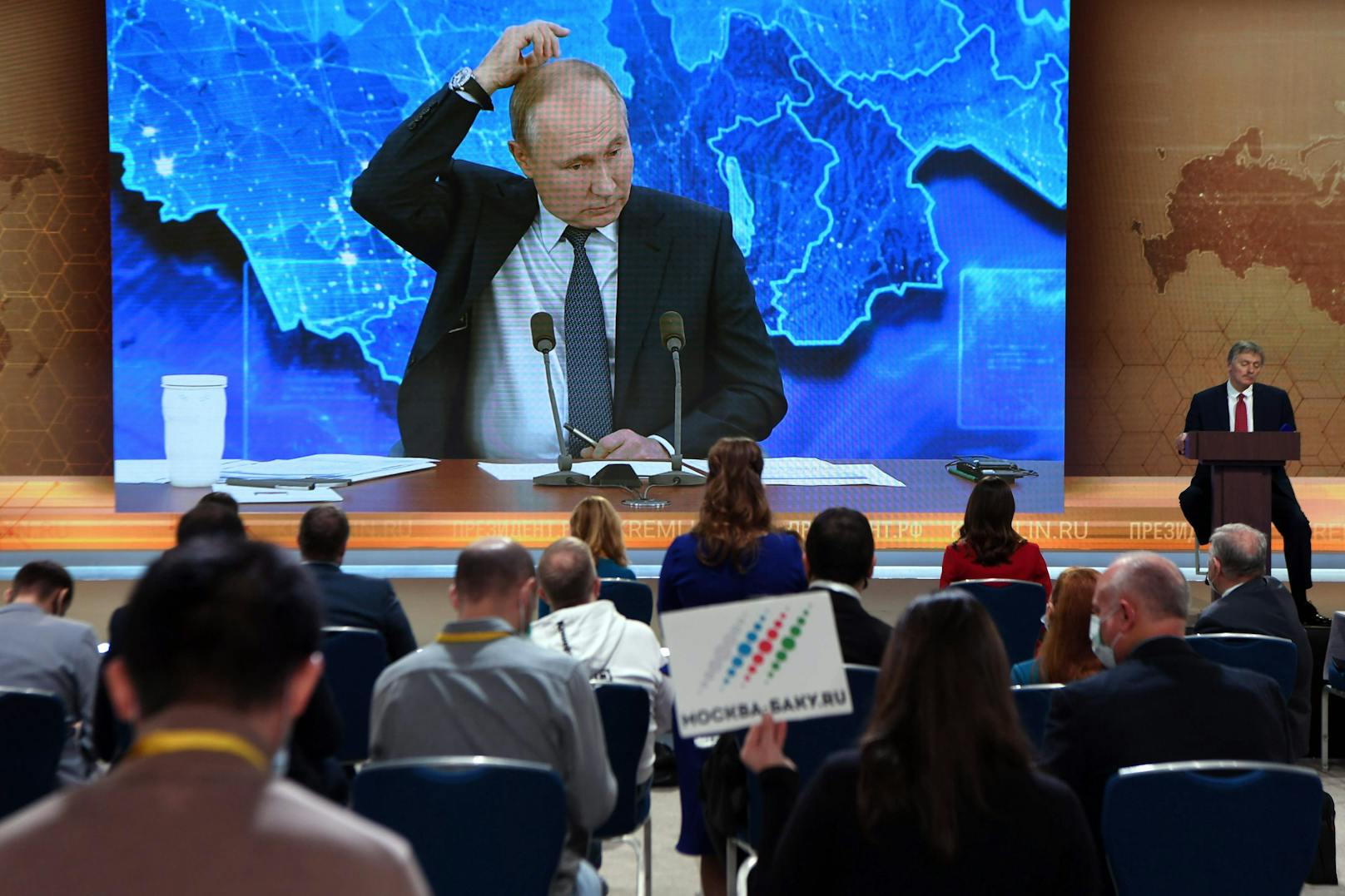 Wladimir Putin hält seine jährliche Pressekonferenz – wegen der Corona-Pandemie erstmals aus seiner Vorstadtresidenz zugeschaltet. 