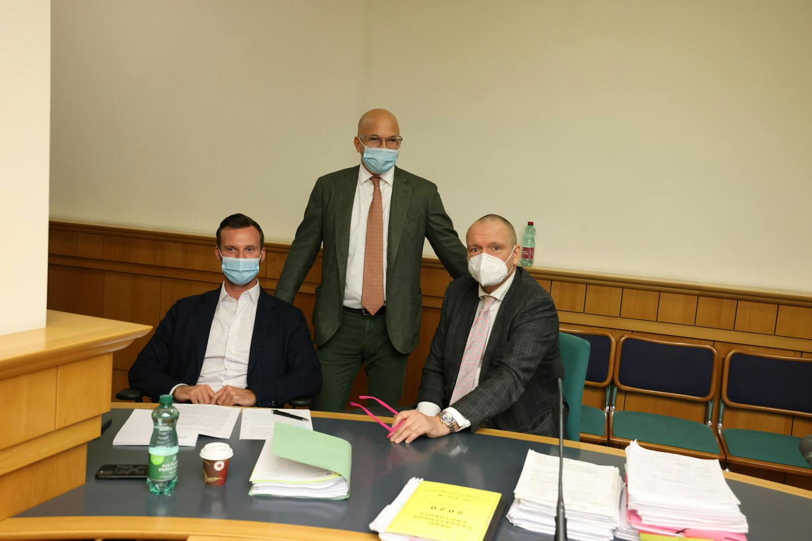 Verteidigten die Angeklagten: Philipp Wolm, Niki Rast und Christian Werner (von links)