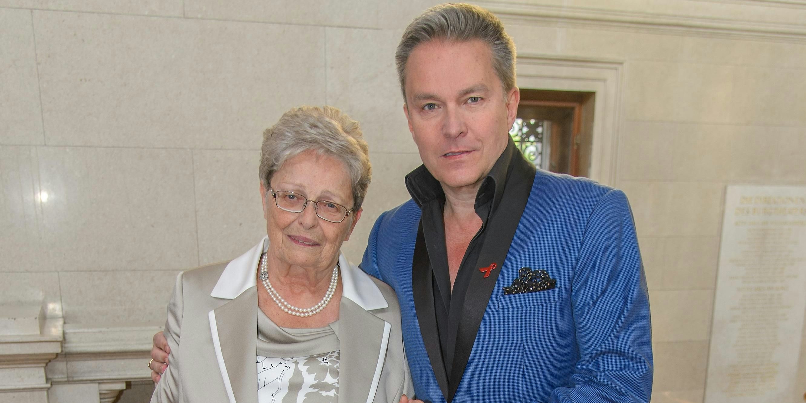 Alfons Haider mit seiner Mutter Anna Haider.