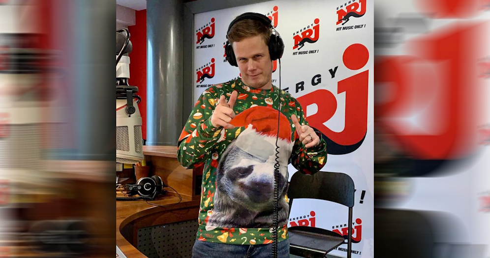 Matthias Hobiger bereitete sich im Vorfeld auf die Show vor und zog sich den passenden Pulli an.