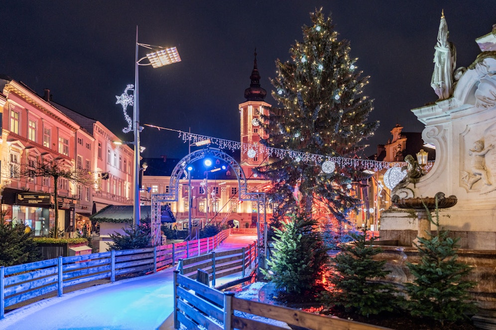 Der Eiszauber in St. Pölten in der Weihnachtszeit.