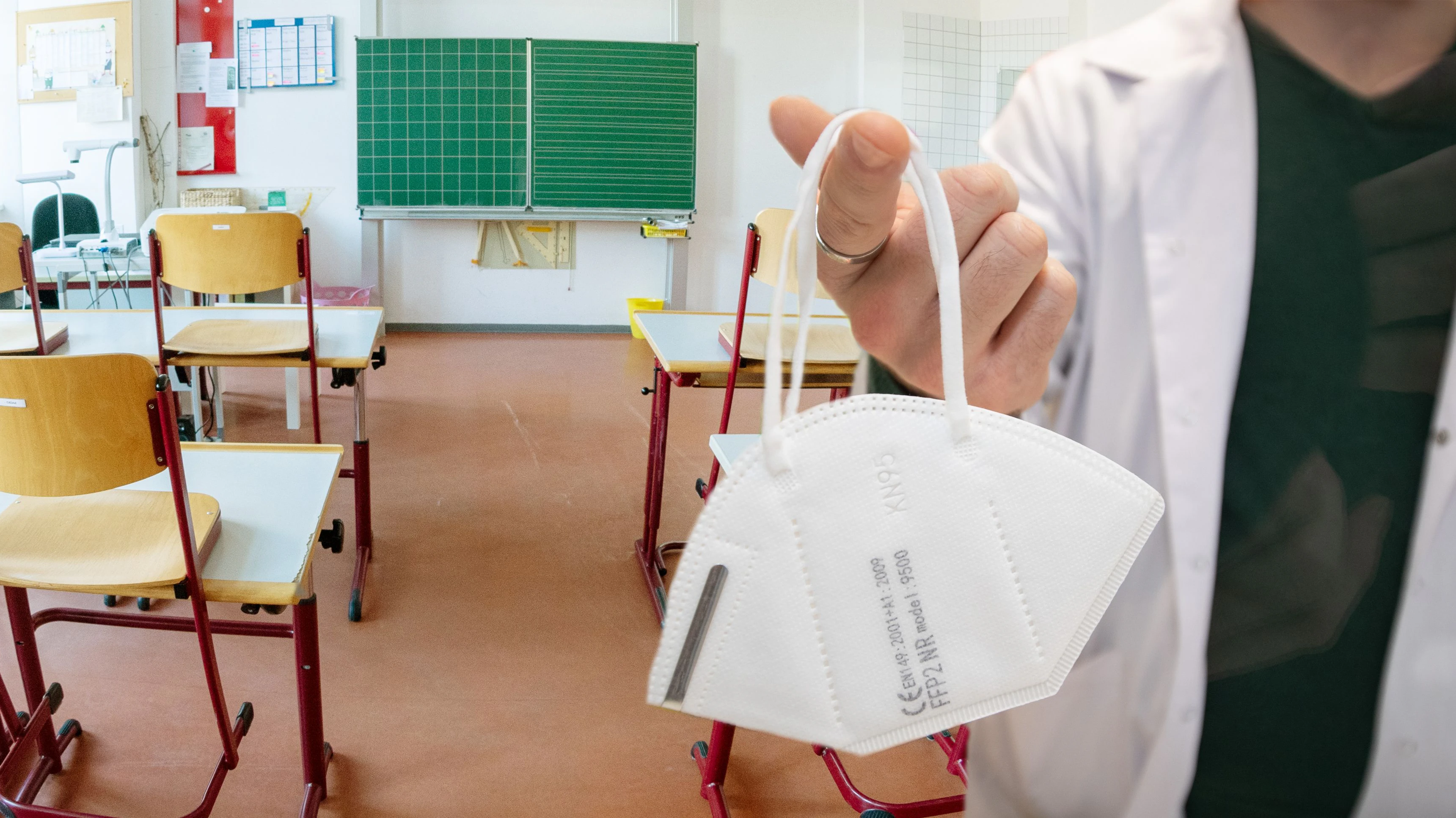 In Oberstufen müssen Lehrer und Schüler FFP2-Masken tragen.