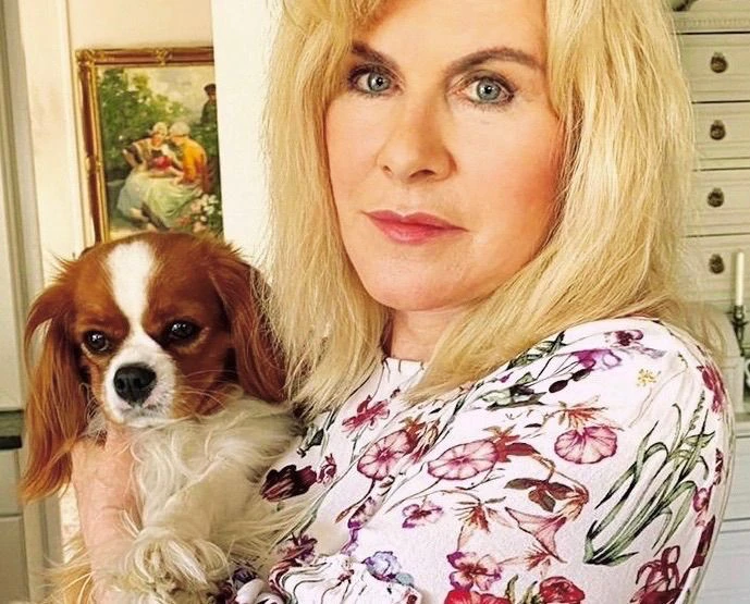 Die Tierfreundin Margret-Maria Madile war besorgt um den angebundenen Hund. (Hund am Bild ist ihr eigener)