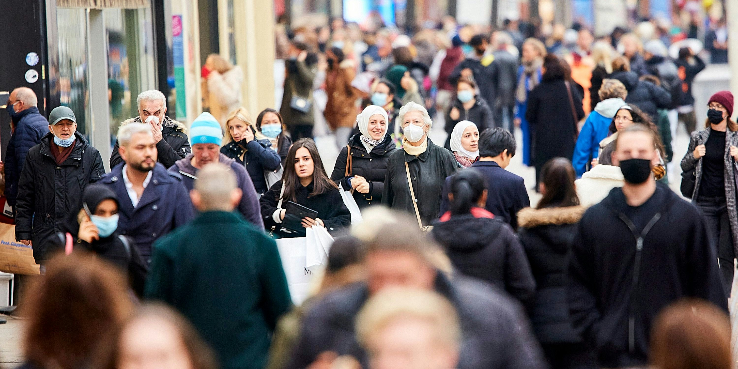 Viel Betrieb in der Mariahilfer Straße am letzten Einkaufstag vor dem zweiten Lockdown, 16. November 2020