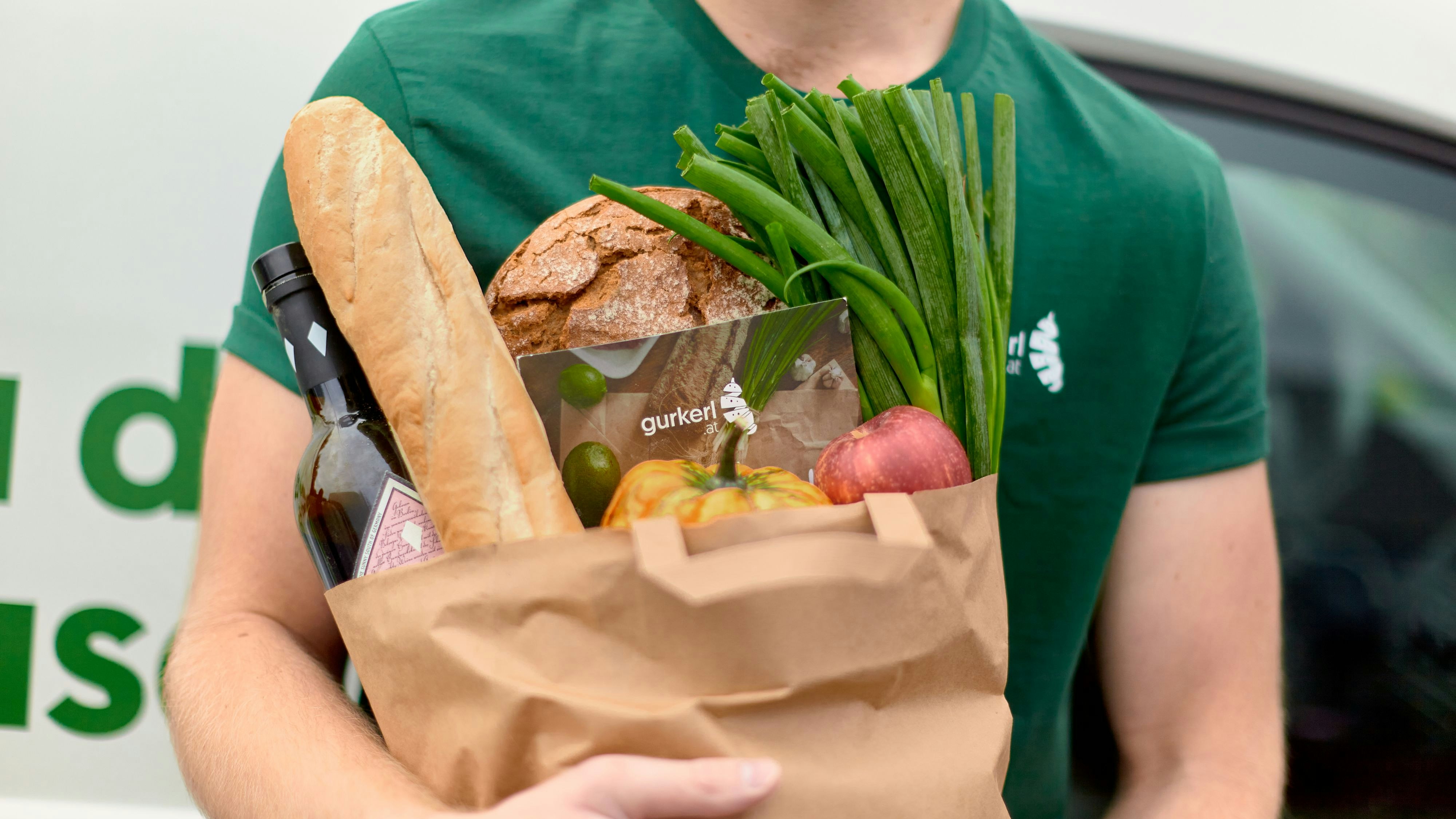 Jetzt teilnehmen & einen von zwei Einkaufsgutscheinen im Wert von jeweils 100 Euro gewinnen.