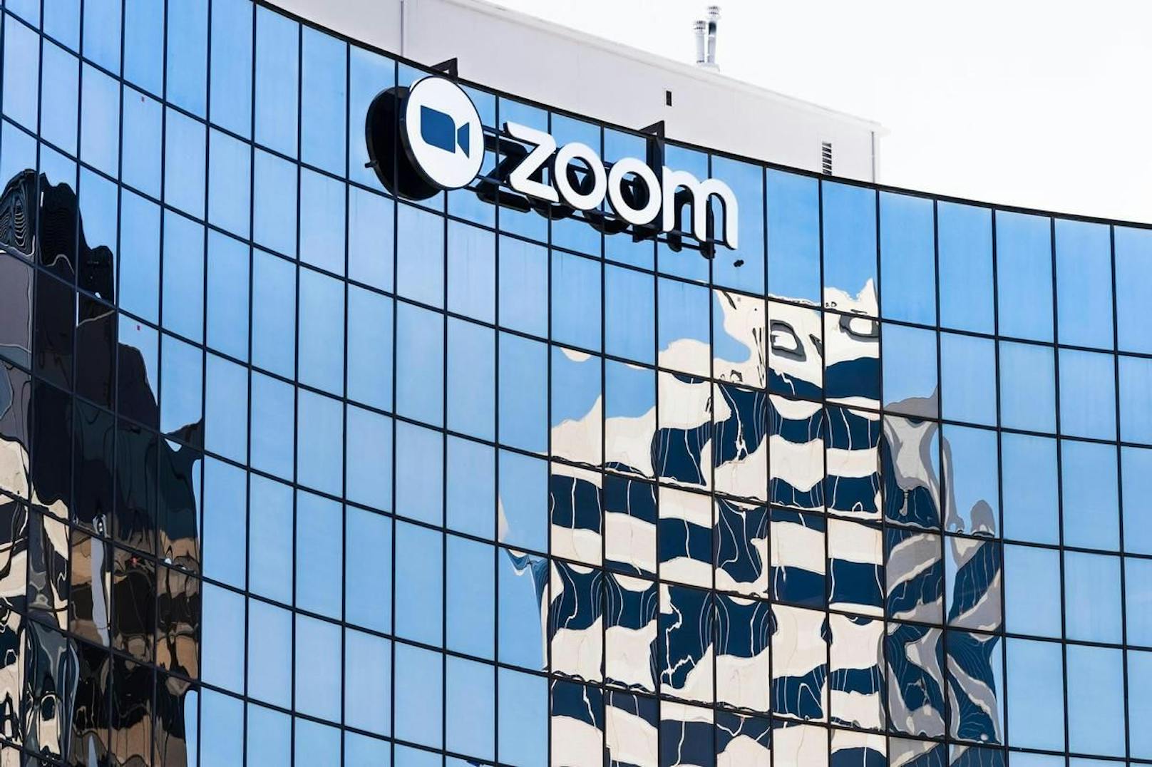 Somit tritt WhatsApp in direkte Konkurrenz mit Unternehmen wie beispielsweise Zoom.