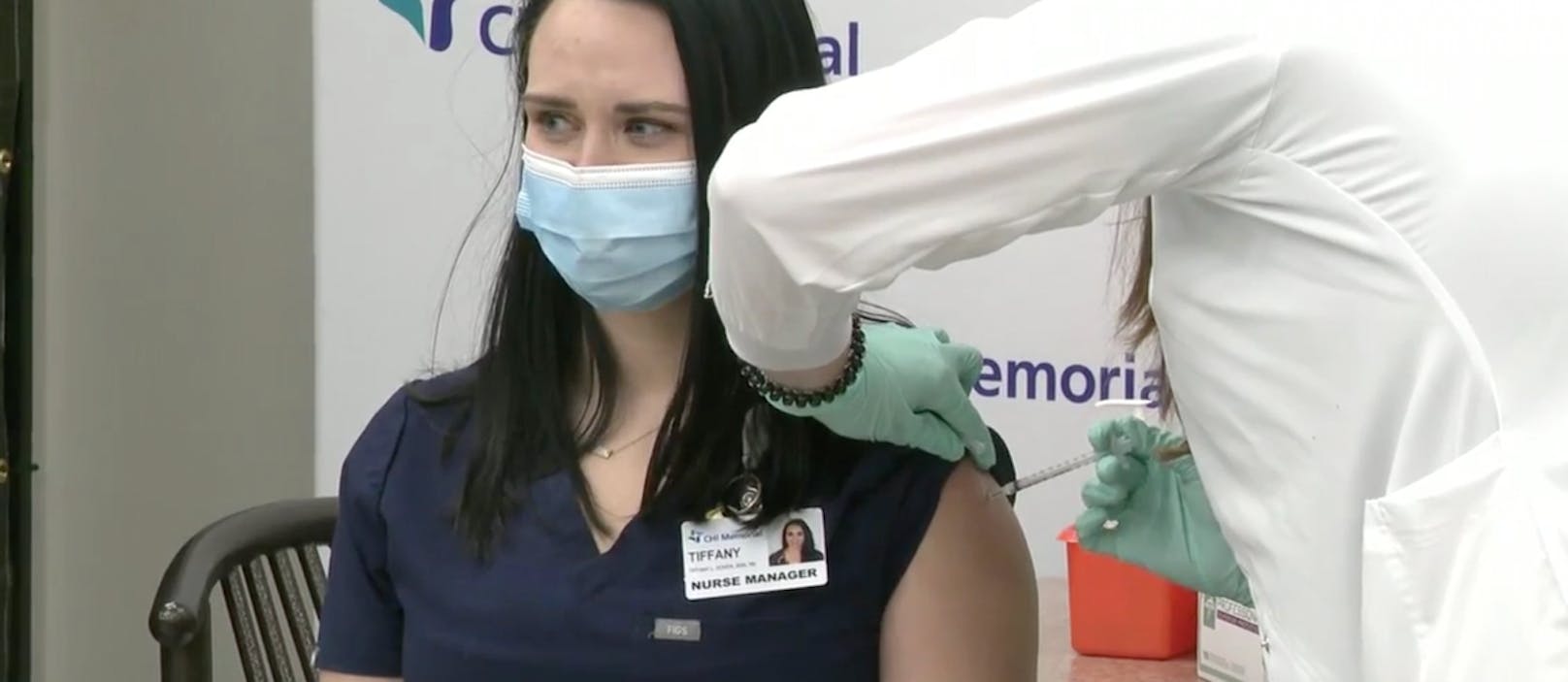 Tiffany Dover, Pflegedienstleiterin im CHI Memorial Hospital in Chattanooga im US-Bundesstaat Tennessee, ist eine der ersten Personen, die in den USA gegen das Coronavirus Sars-CoV-2 geimpft wurde.
