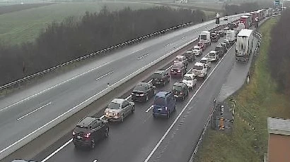 Reiseiger Stau auf der A4 am Samstagvormittag (19. Dezember 2020)