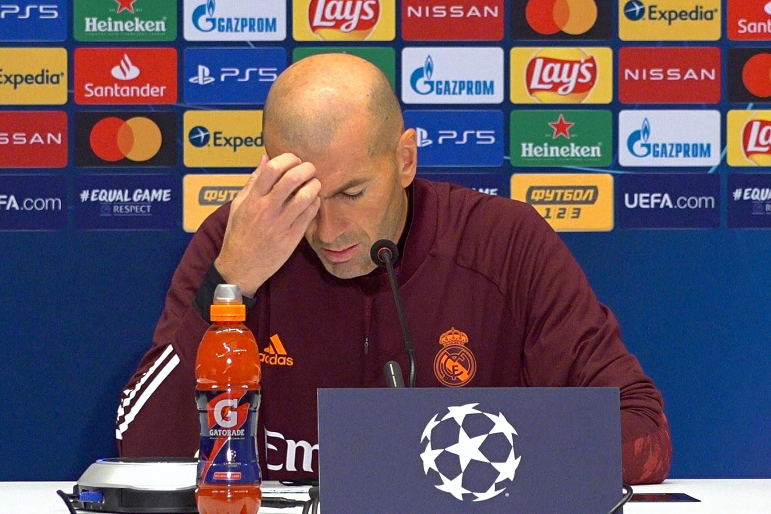 Zinedine Zidane stellt sich nach der 0:2-Niederlage gegen Schachtar den Fragen der Presse.