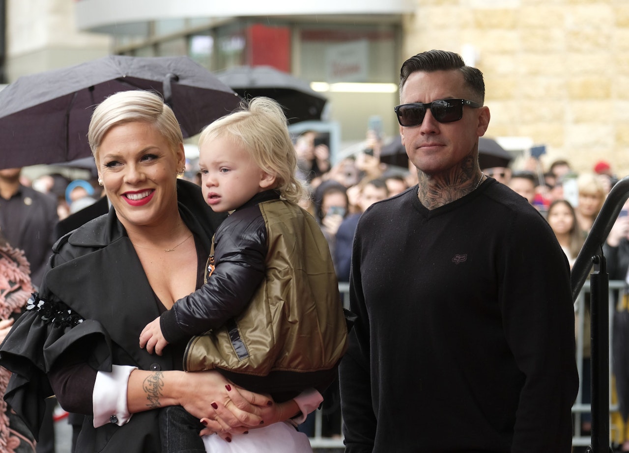 Heute.at - Fans entsetzt: Pinks Dreijähriger fährt Motorrad!