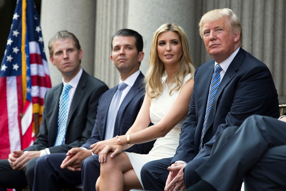 Der Präsident mit seinen Kindern: Eric Trump, Donald Trump Jr., Ivanka Trump und Donald Trump.