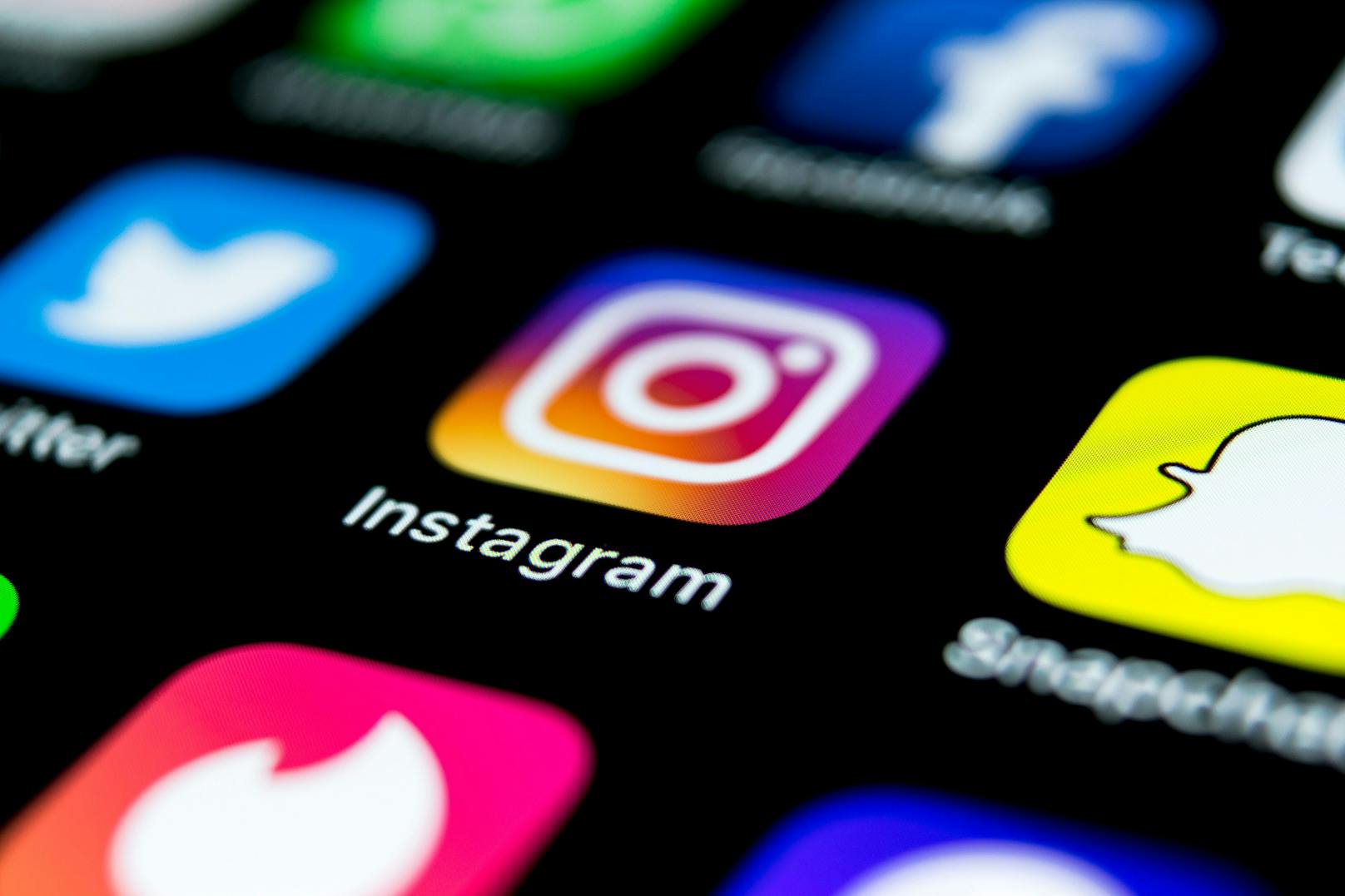 Dienste wie Instagram und Snapchat benachrichtigen die Versender zumindest, wenn der Empfänger einen Screenshot anfertigt. WhatsApp tut das bisher aber nicht.