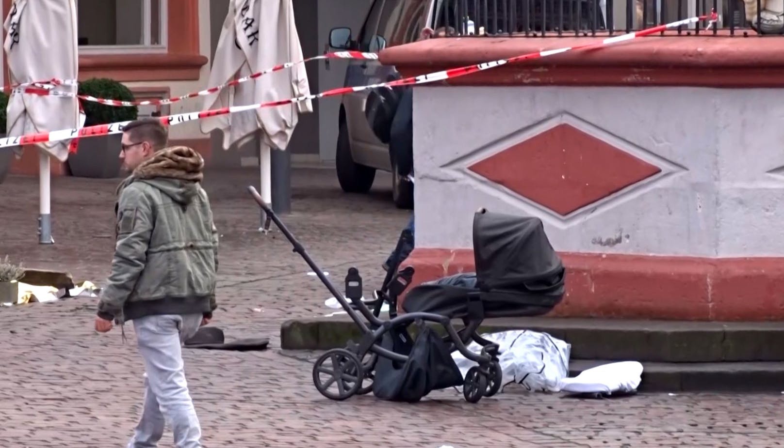 Bei dem Vorfall in Trier am Dienstagnachmittag sind ein 45-jähriger Vater und seine neuneinhalb Wochen alte Tochter ums Leben gekommen.