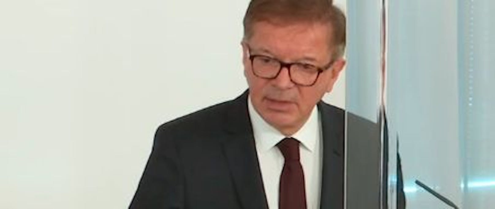 Rudolf Anschober während der Pressekonferenz