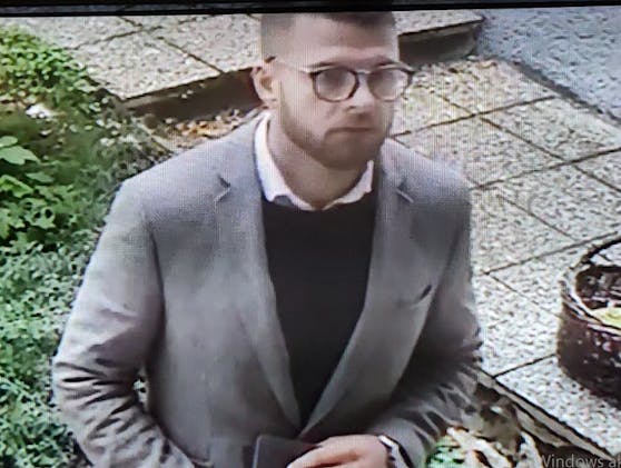 Bitte lächeln: Einer der beiden mutmaßlichen Diebe wurde von einer Überwachungskamera erwischt