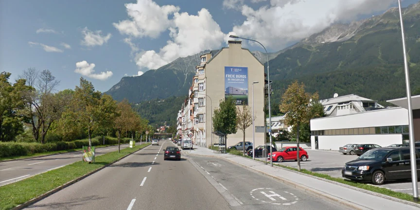 Eine Bus-Station in der Haller Straße in Innsbruck