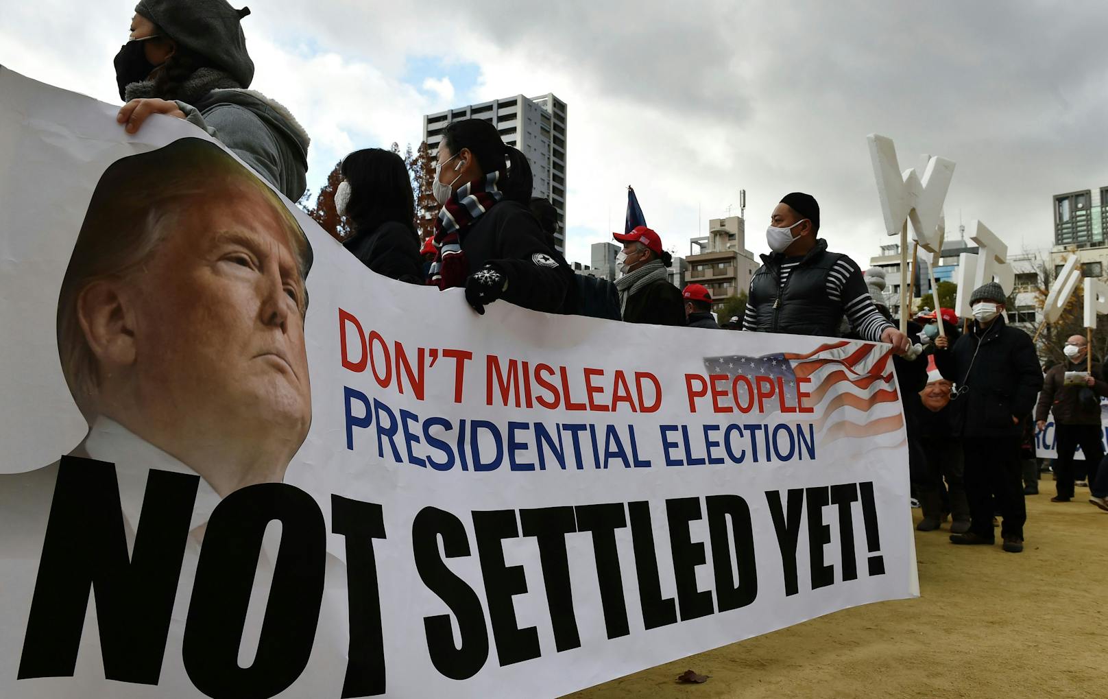 Auch Wochen nach der Wahl haben Trump-Anhänger die Hoffnung nicht aufgegeben, dass "ihr" Kandidat auch weiterhin US-Präsident bleibt. 