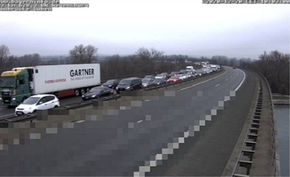 Corona-Kontrollen sorgten für lange Staus zwischen OÖ und Bayern.