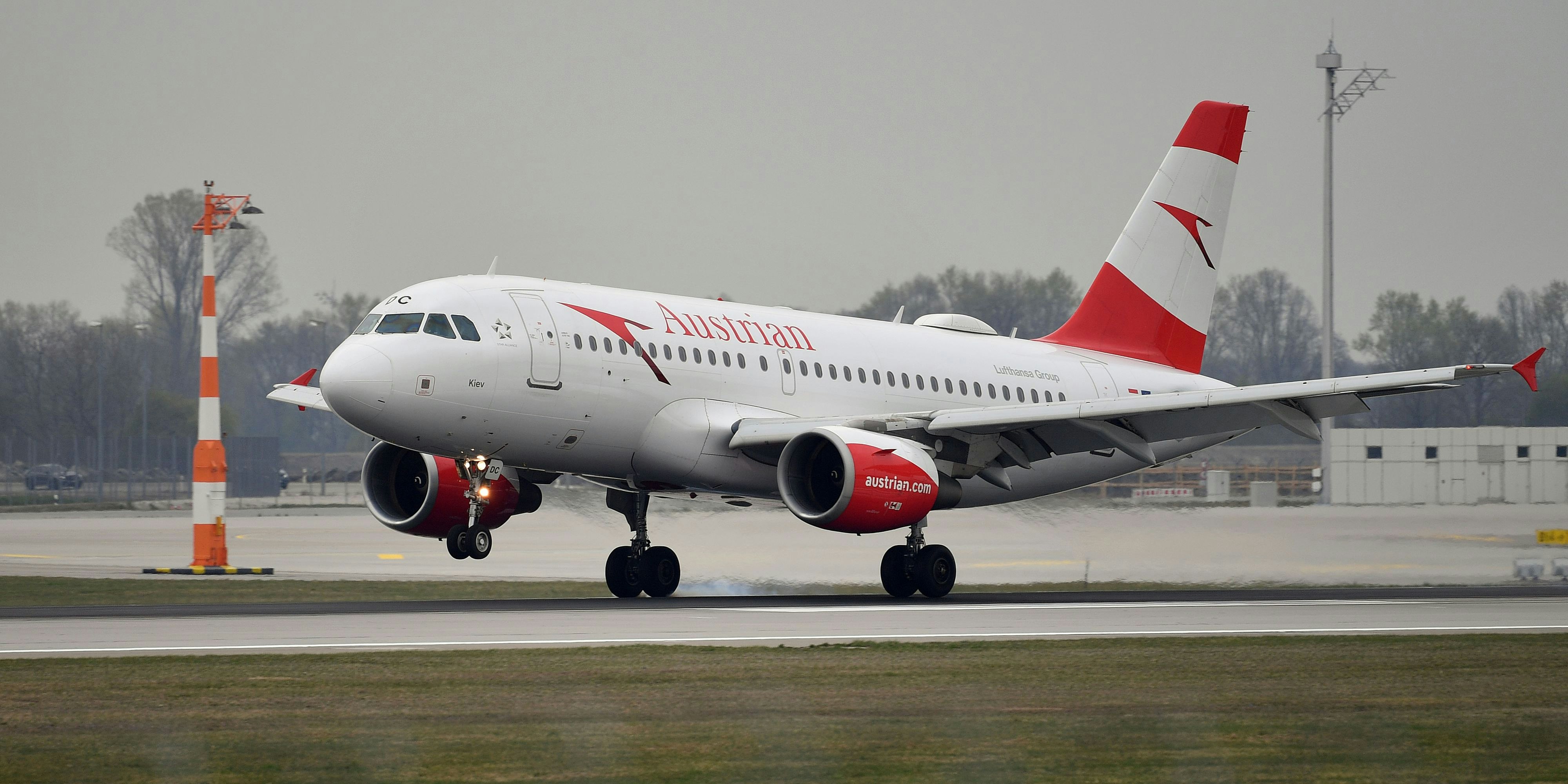 Ein Airbus A319-112 der Austrian Airlines im Landeanflug. Symbolbild