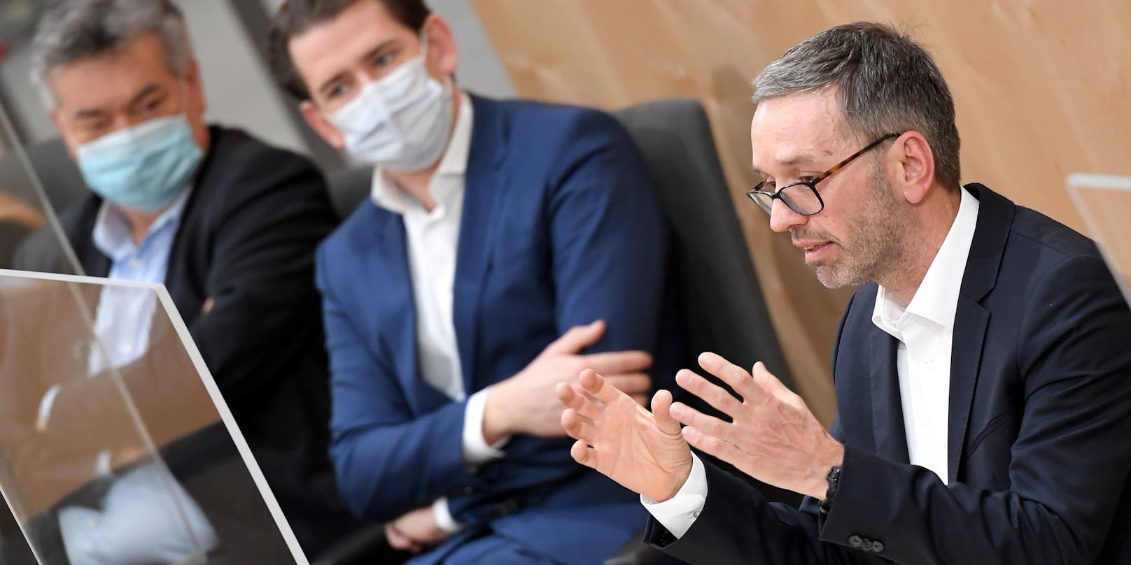 FPÖ-Klubobmann Herbert Kickl (rechts) ging lautstark gegen die türkis-grüne Bundesregierung vor