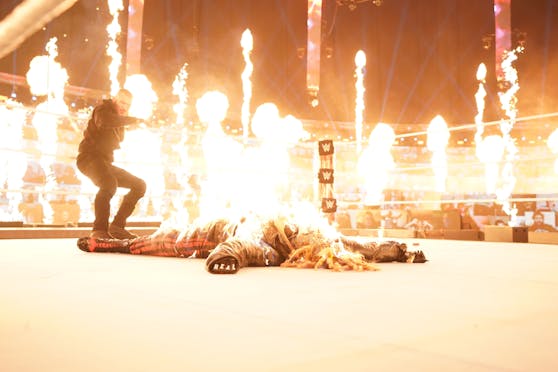 Unglaubliche Szenen bei WWE TLC
