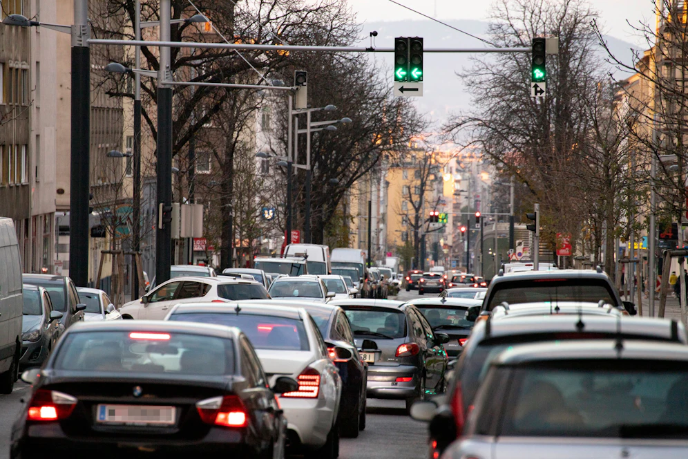 Blick auf die stark befahre Favoritenstraße in Richtung Stadtzentrum. Archivbild