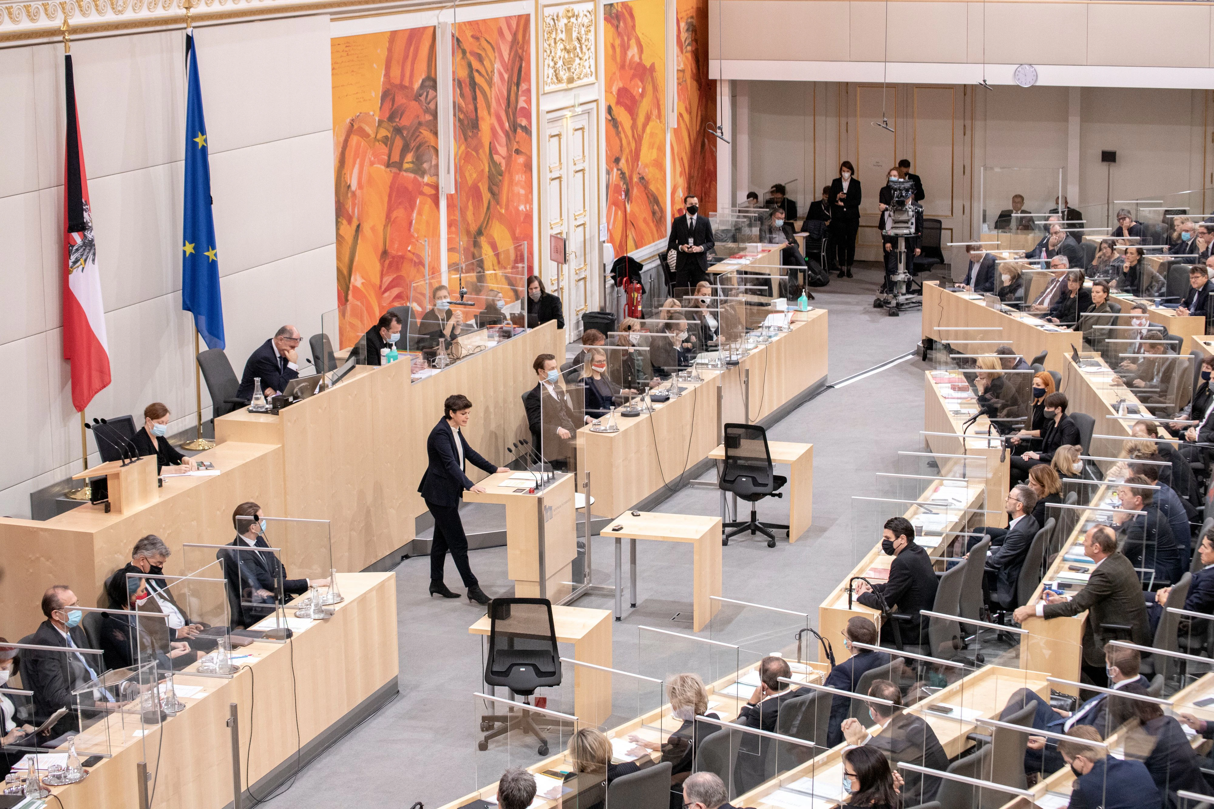 SPÖ-Chefin Pamela Rendi-Wagner spricht vor dem Nationalrat bei einer Sitzung in Folge des Terroranschlags vom 2. November 2020