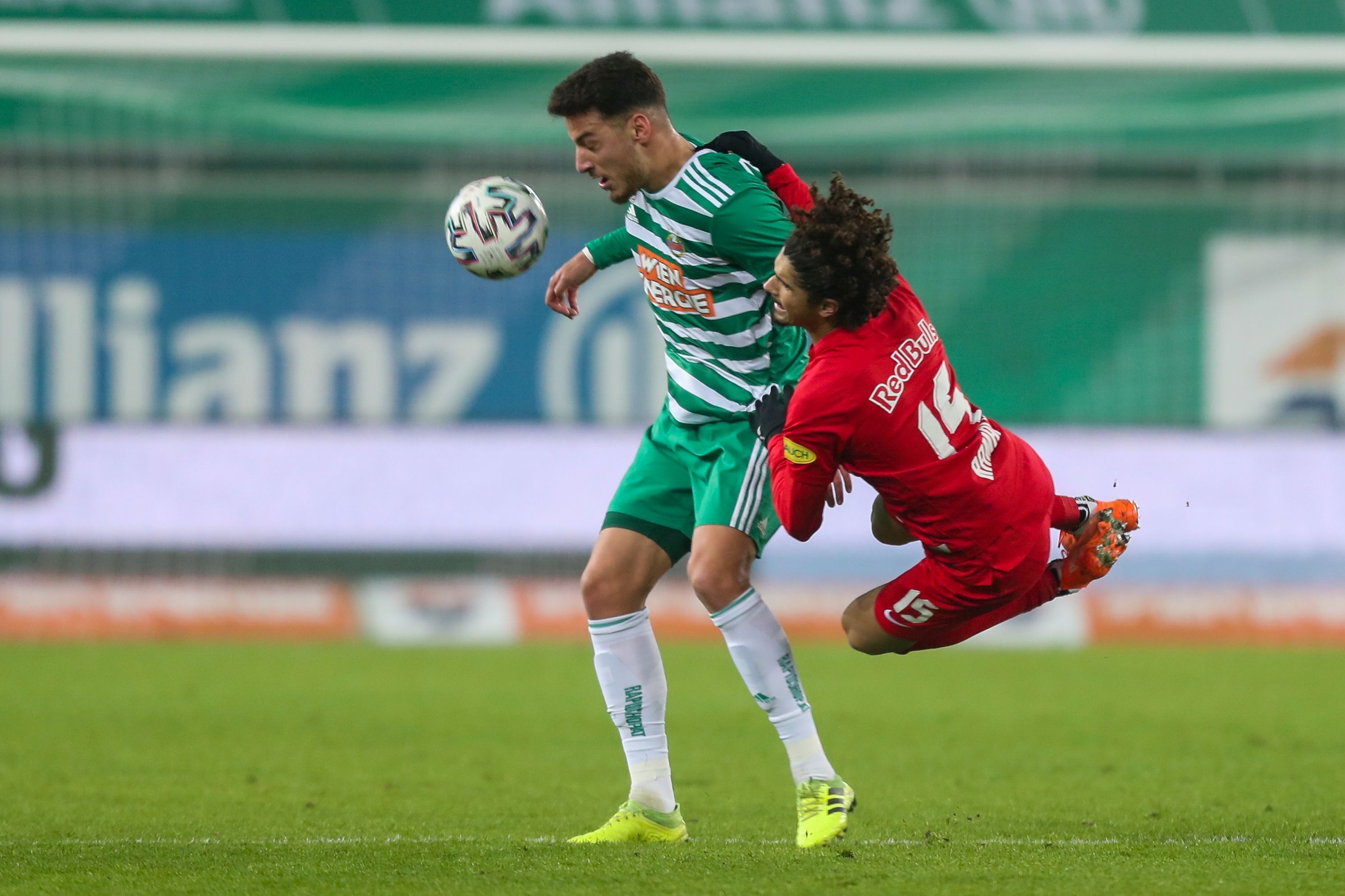 Ercan Kara (l.) drückt der Liga seinen Stempel auf.