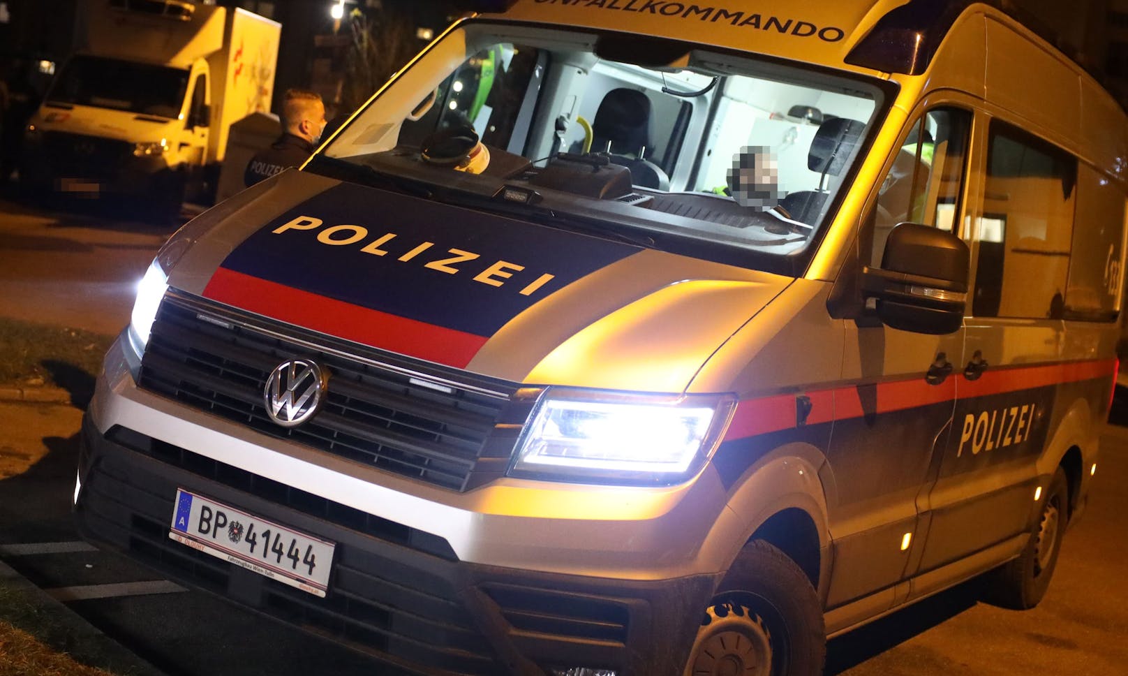 In Wels-Neustadt sorgte ein Alkolenker für Schäden an mehreren Autos.