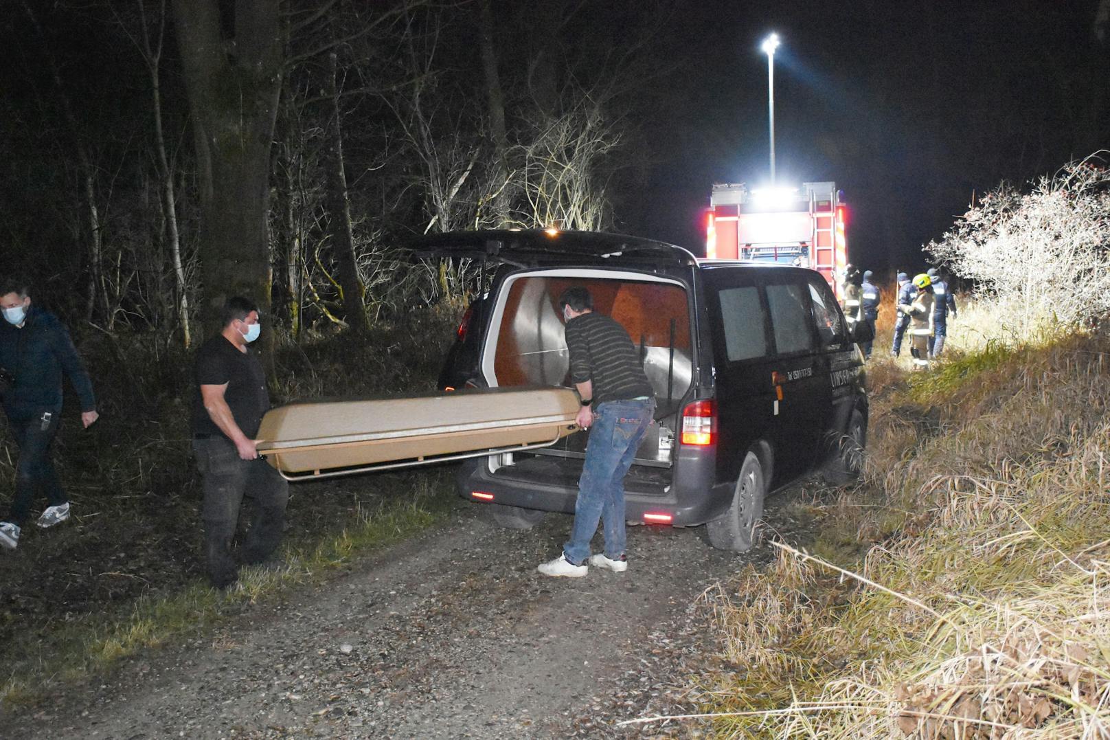 In Kundl (Tirol) ist am Montagabend eine Leiche gefunden worden. Die Ermittlungen der Polizei laufen. 
