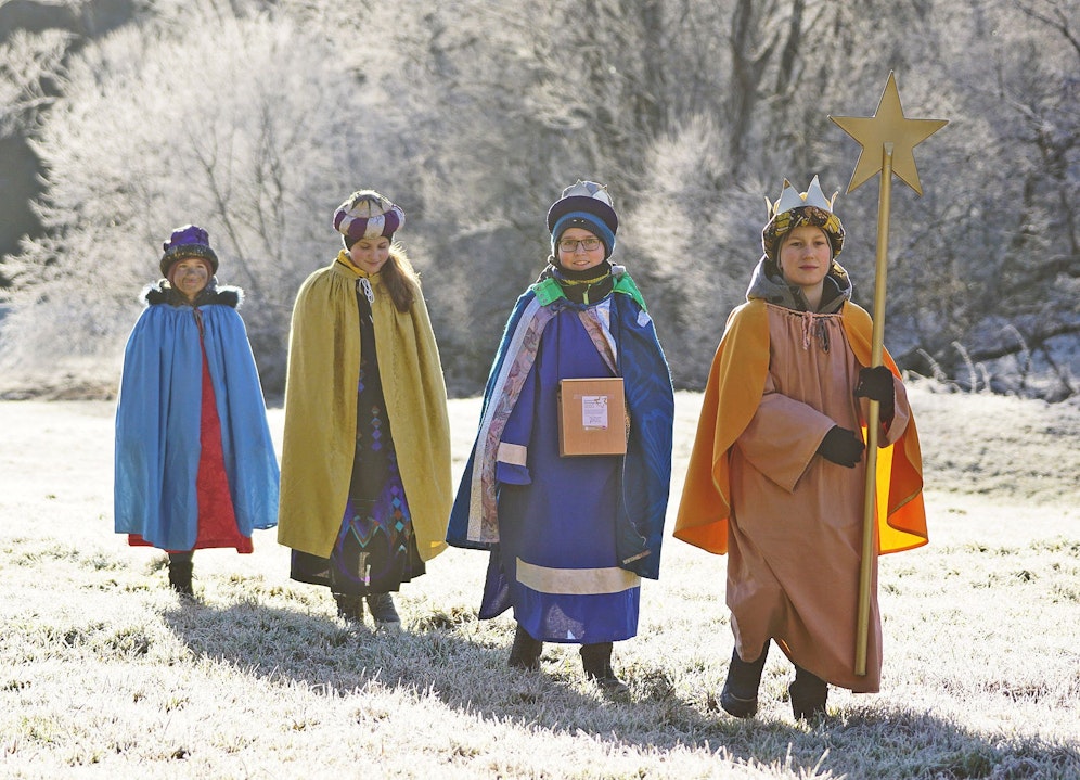 Die Sternsinger wollen trotz Lockdown von Haus zu Haus ziehen.