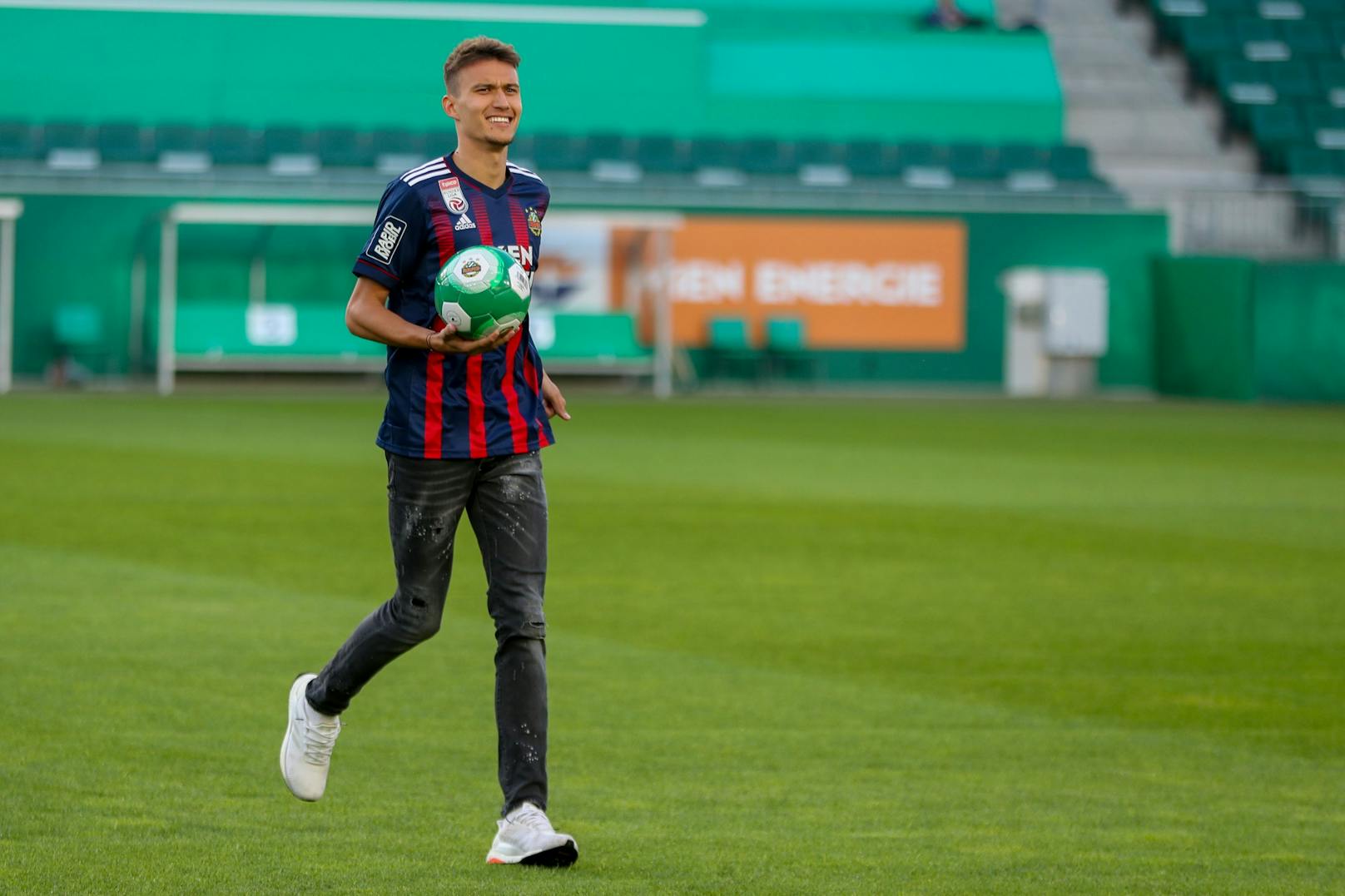 Dejan Ljubicic will seinen Vertrag bei Rapid erfüllen. 