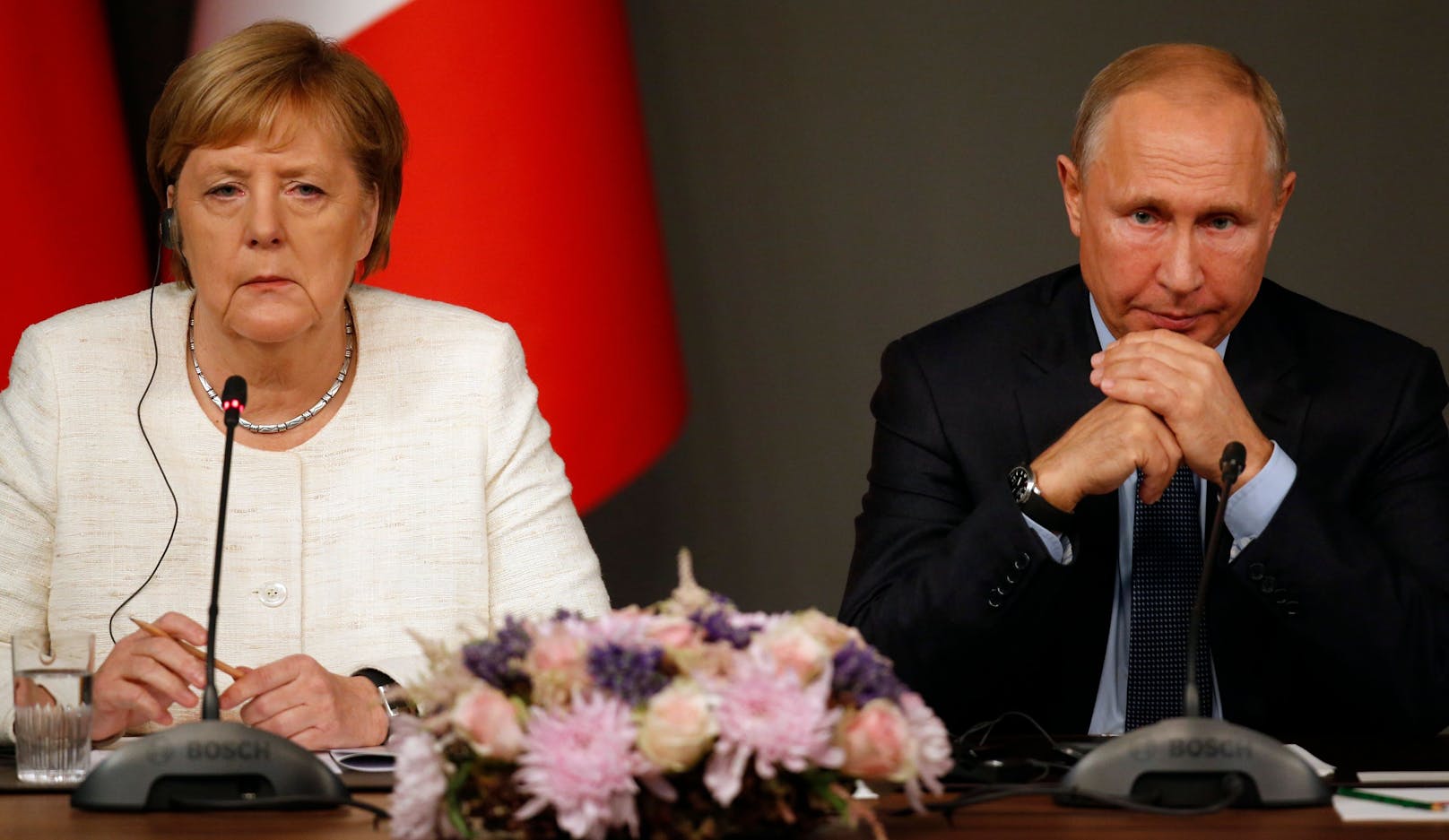 Deutschlands Ex-Kanzlerin Angela Merkel will sich weiterhin nicht zu ihrer Russlandpolitik äußern.