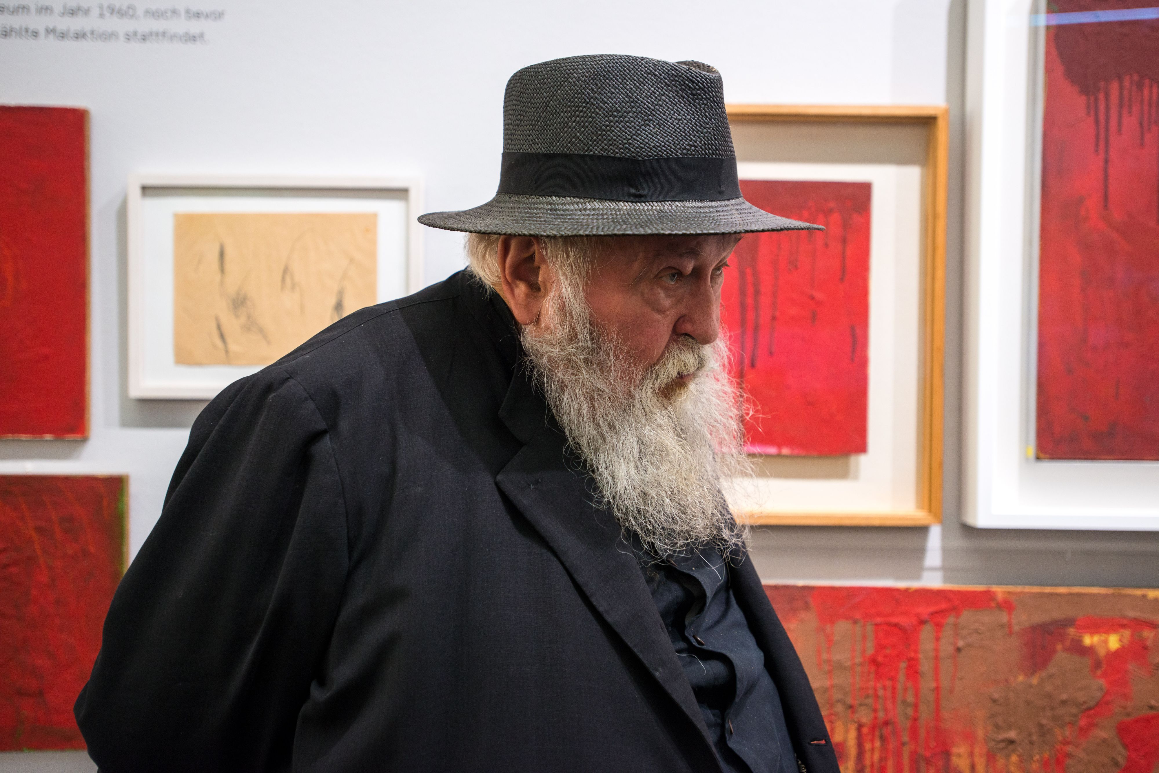 Land kaufte Werke von Hermann Nitsch.