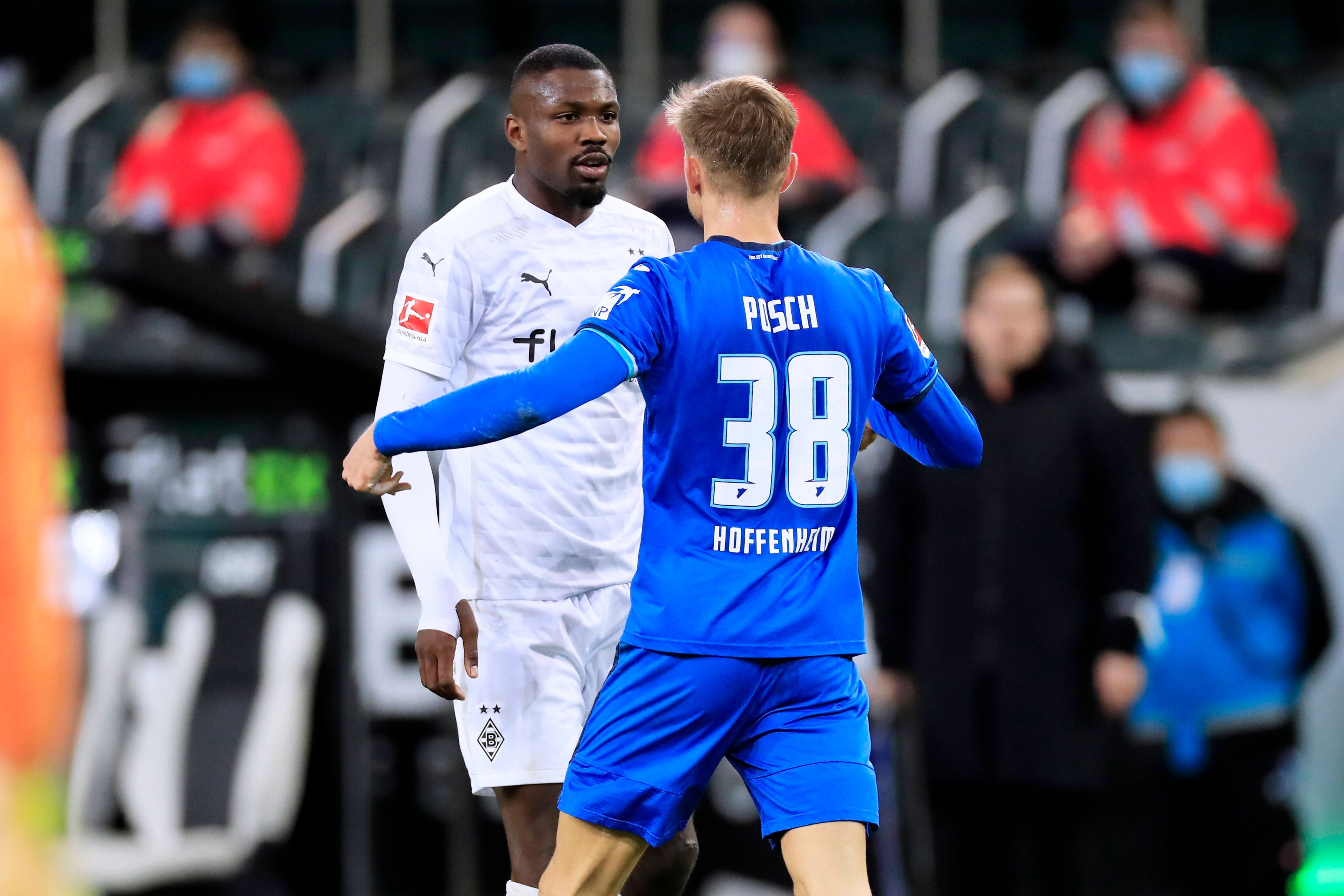 Marcus Thuram mit der Spuck-Attacke gegen ÖFB-Spieler Stefan Posch. 