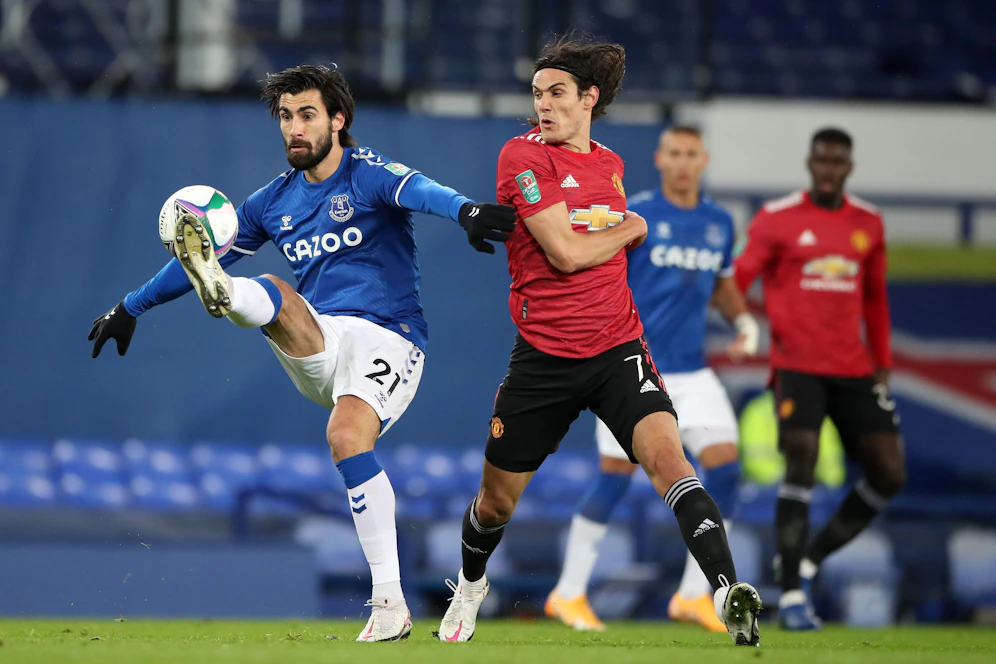 Edinson Cavani schießt United ins Halbfinale.