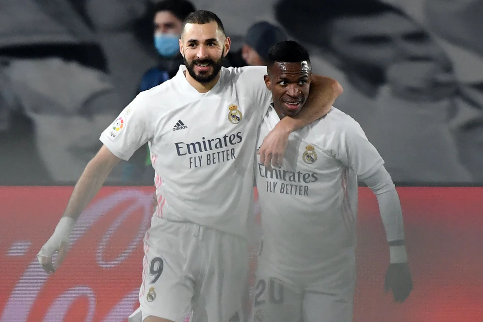 Karim Benzema und Vinicius Junior jubeln über den Heimsieg.