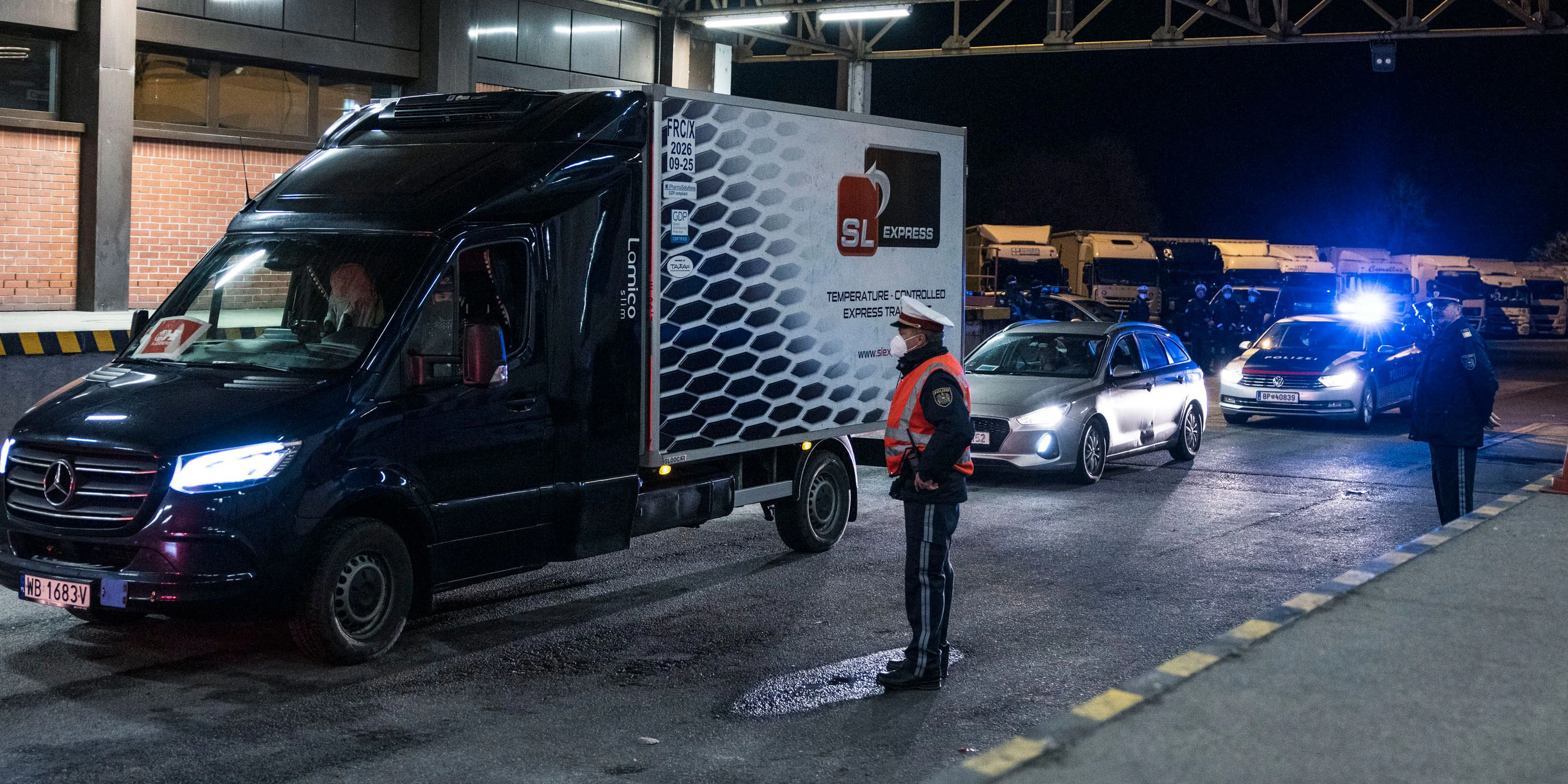 Grenzübergang Suben (OÖ): Hier kam die erste Impfstoff-Lieferung in Oberösterreich an.