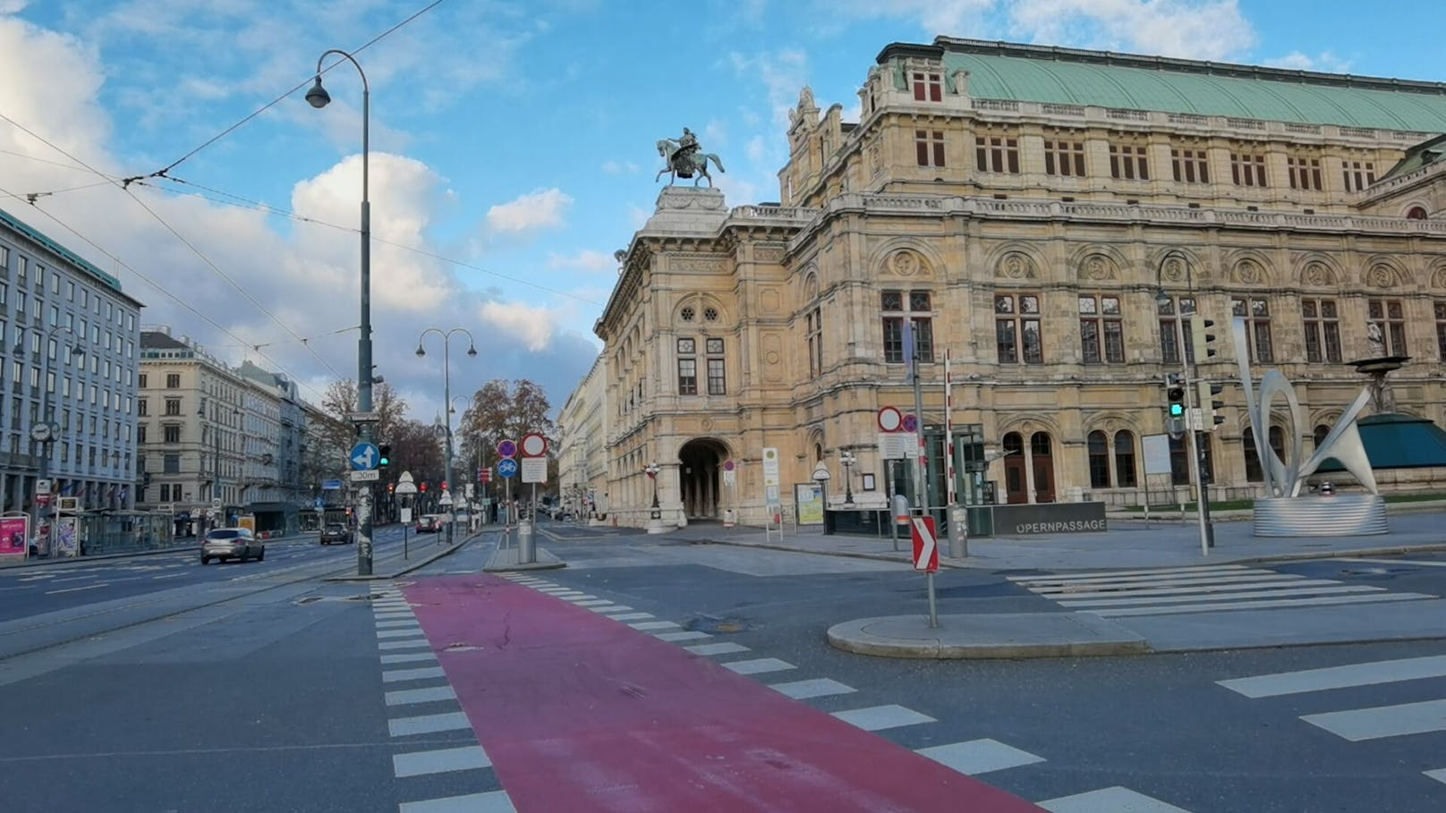 Schwarzenbergplatz, Oper, Kärntner Straße, Heldenplatz, Mariahilferstraße - so leer sind die Straßen Wiens im dritten "harten" Lockdown.