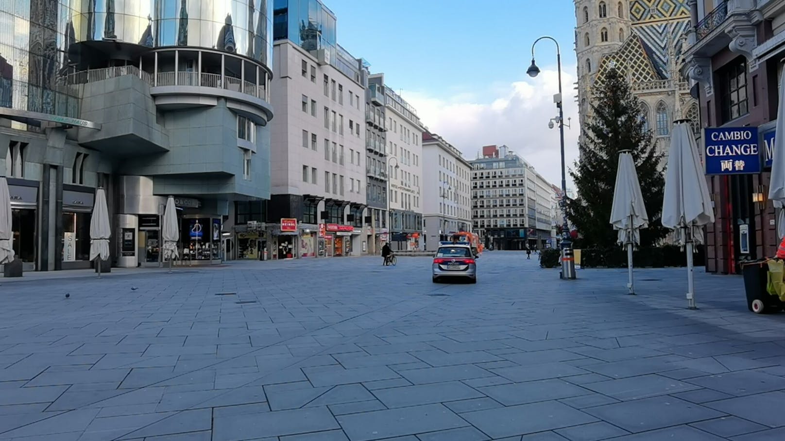 Schwarzenbergplatz, Oper, Kärntner Straße, Heldenplatz, Mariahilferstraße - so leer sind die Straßen Wiens im dritten "harten" Lockdown.