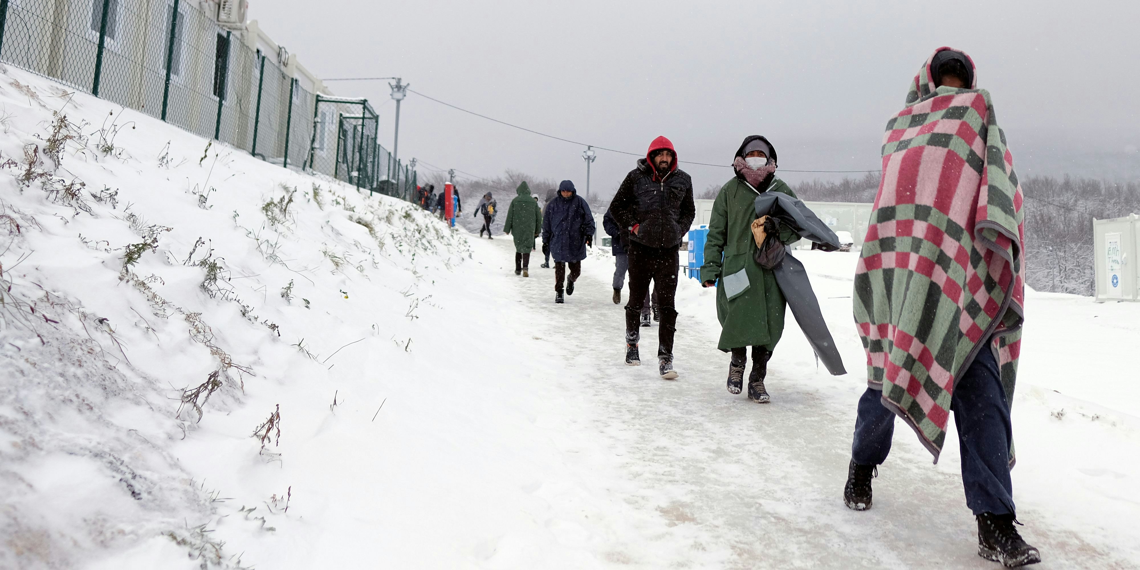 Kurz vor Weihnachten brannte ein bosnisches Flüchtlingslager in Lipa ab. Die etwa 1.000 Bewohner fanden keine Alternative – und sind in das zerstörte Lager zurückgekehrt. 