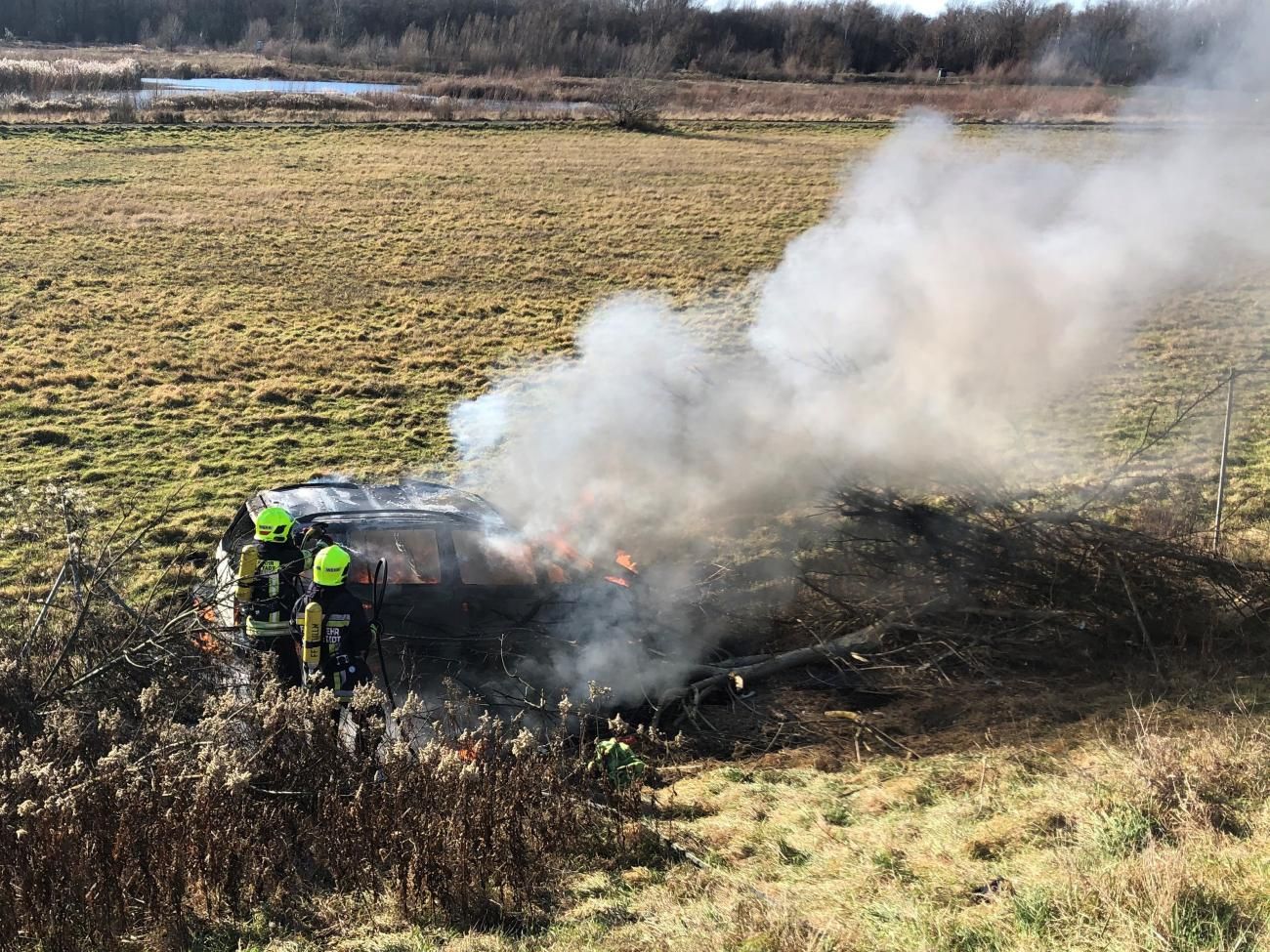 Die Feuerwehr im Löscheinsatz.
