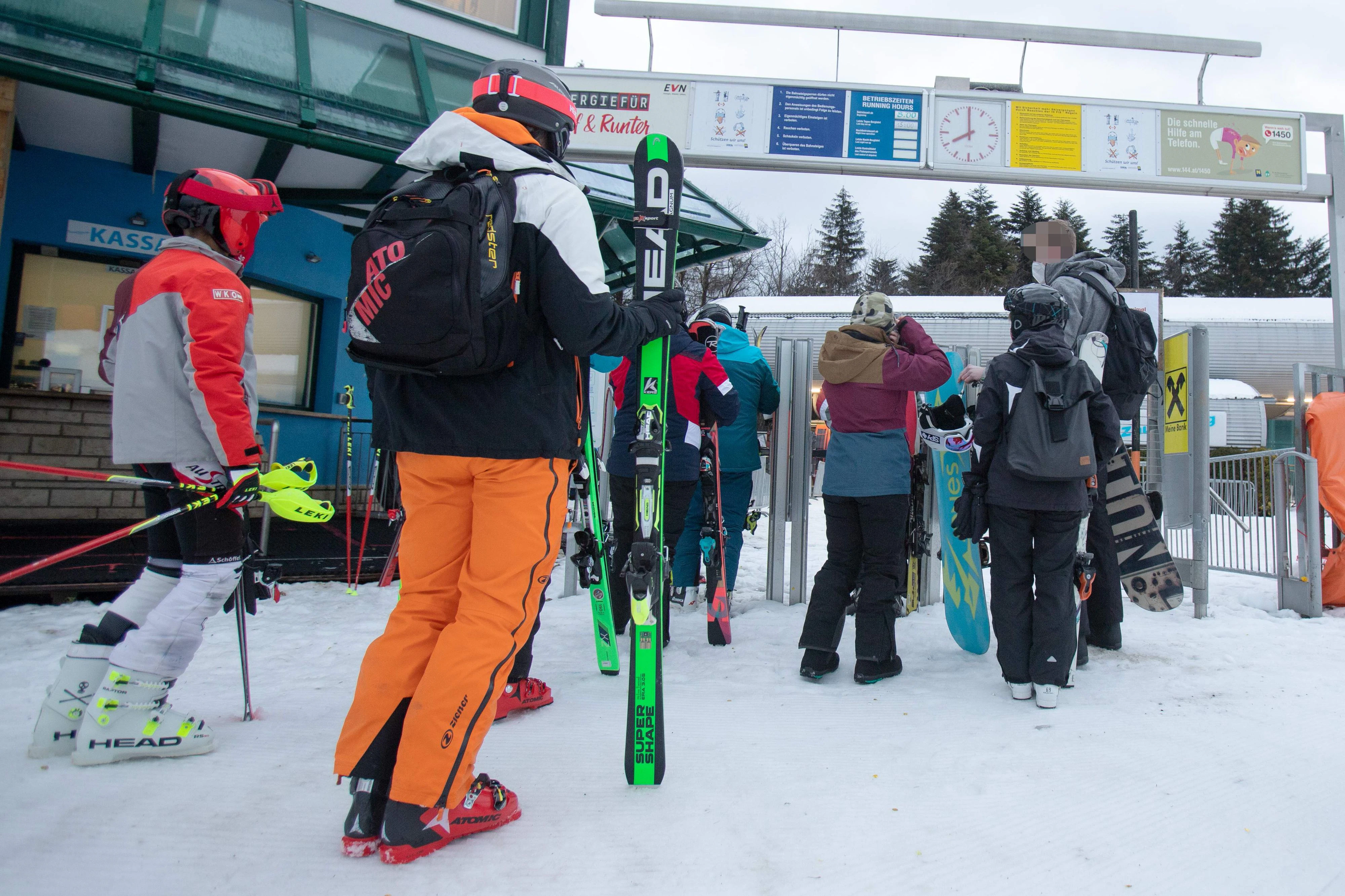 Skifahrer im Skigebiet Semmering